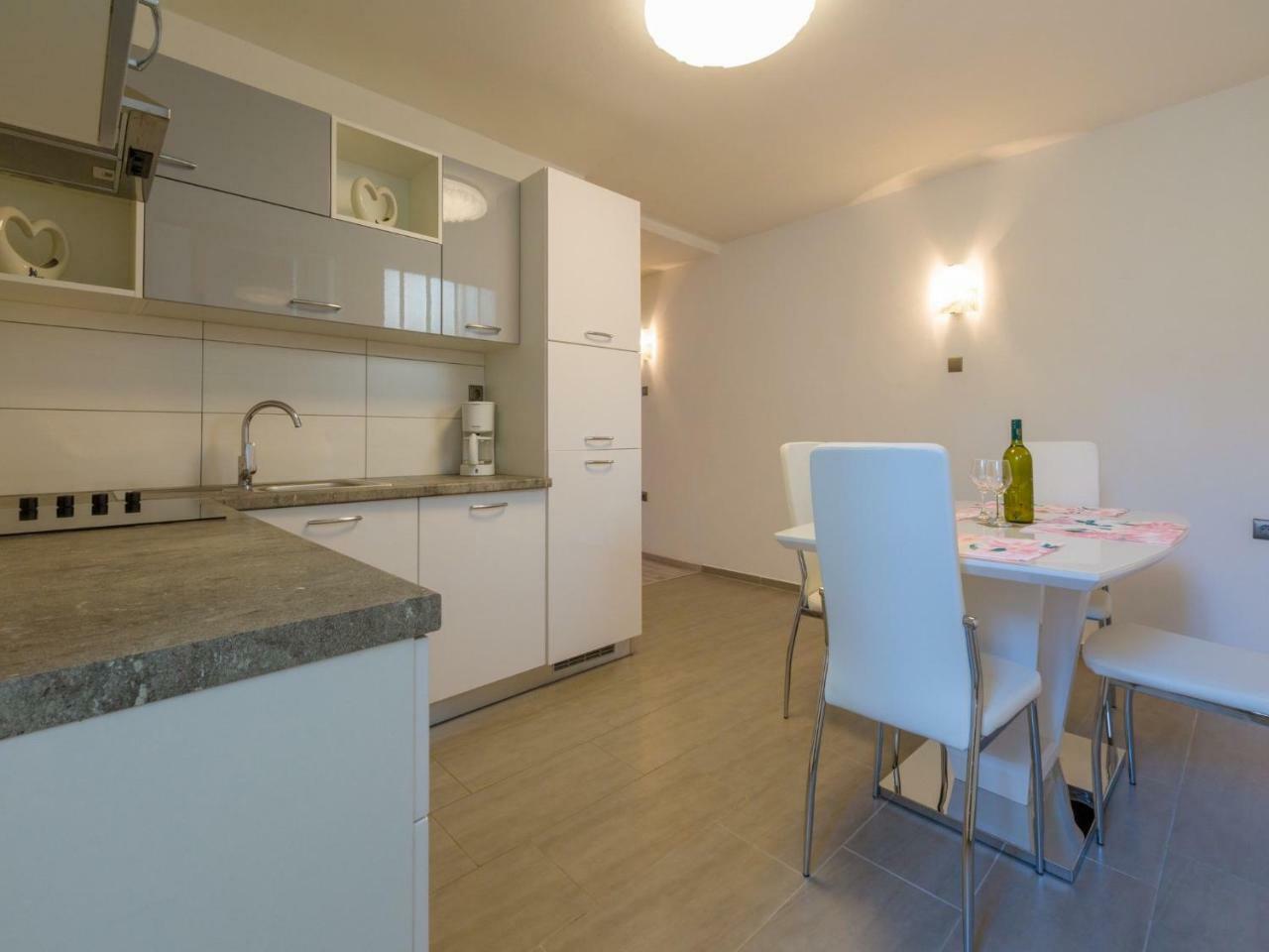 Apartment Jadranka Dramalj Bagian luar foto